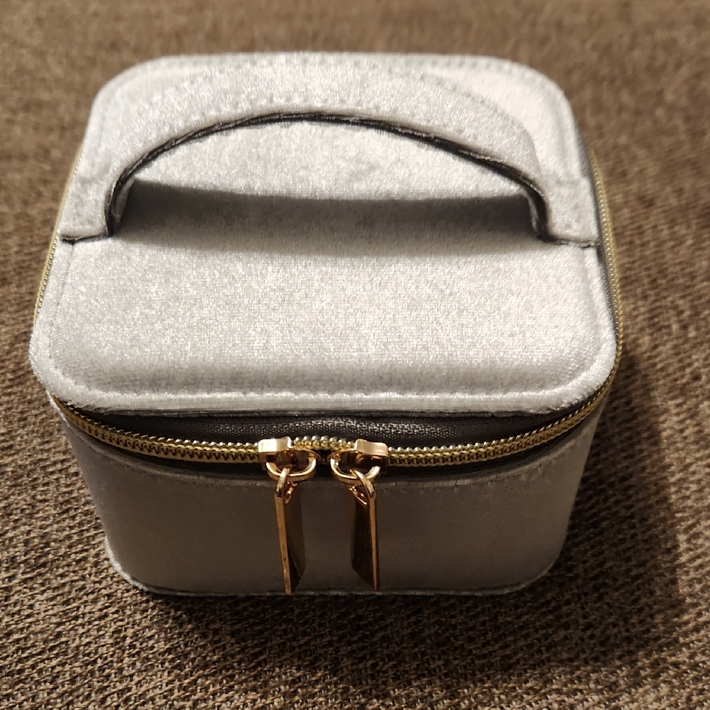 Gray Velvet Jewelry Travel Case NWOT